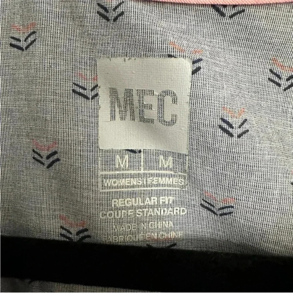 Size M MEC Women’s Shirt Sleeve Breathable Button Up Shirt - Picture 3 of 4
